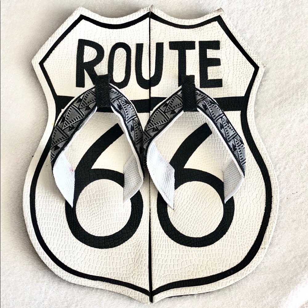 Flip Flop  shoes unisex. Size large ( 9-12).